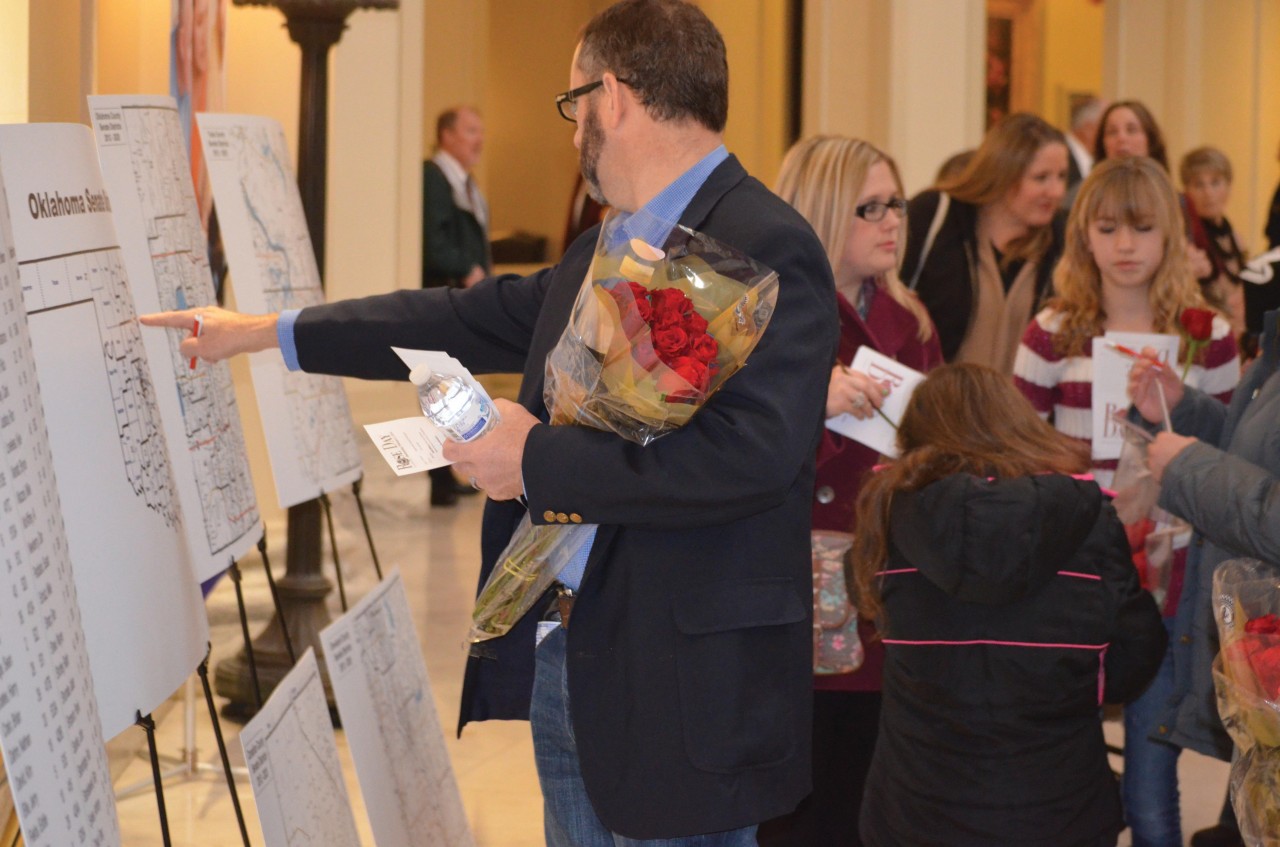 Hundreds of Oklahoma Baptists came to the Oklahoma State Capitol to hand-deliver roses to their elected officials. 