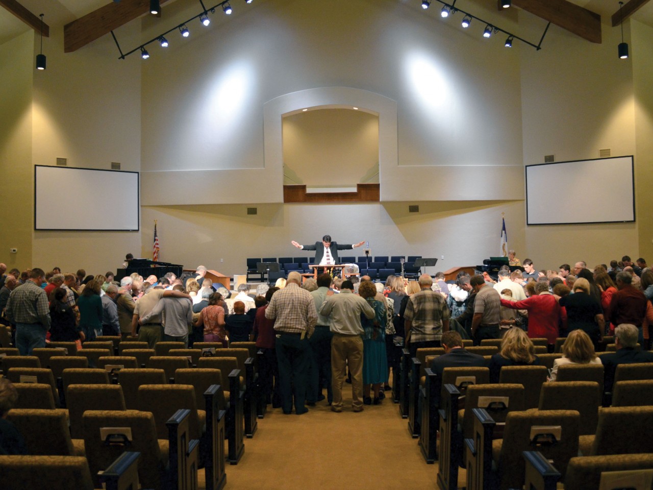 Hinton, First dedicates worship center