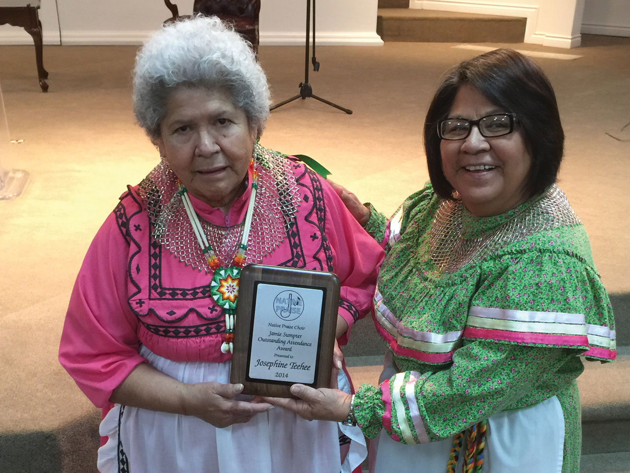 Josephine Teehee, of the Mississippi Choctaw tribe, left, received the inaugural choir award, Jamie Sumpter Outstanding Attendance Award, 2014 from Augusta Smith, Native American LINK executive director & Native Praise Choir coordinator