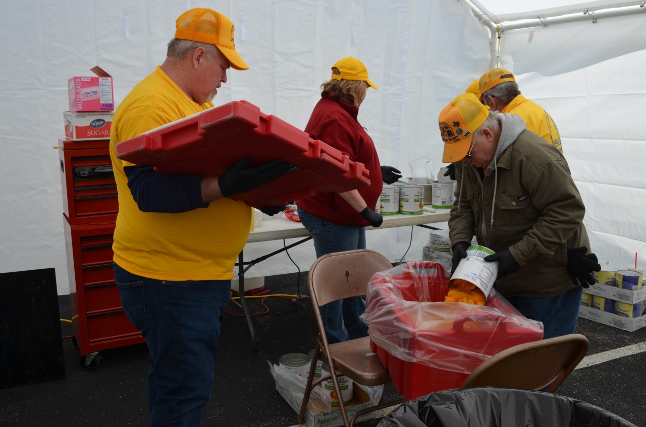 Feeding unit volunteers prepare peaches as part of the evening meal in Sapulpa, March 27 (Photo: Bob Nigh)