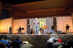 Alex Kendrick prays over men who were making spiritual decisions