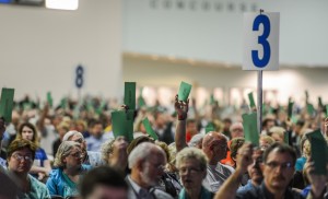 Messengers at the Southern Baptist Convention annual meeting vote on a resolutions report by raising ballots June 16 during the afternoon session at the Greater Columbus Convention Center in Columbus, Ohio. (Photo by Paul W. Lee)