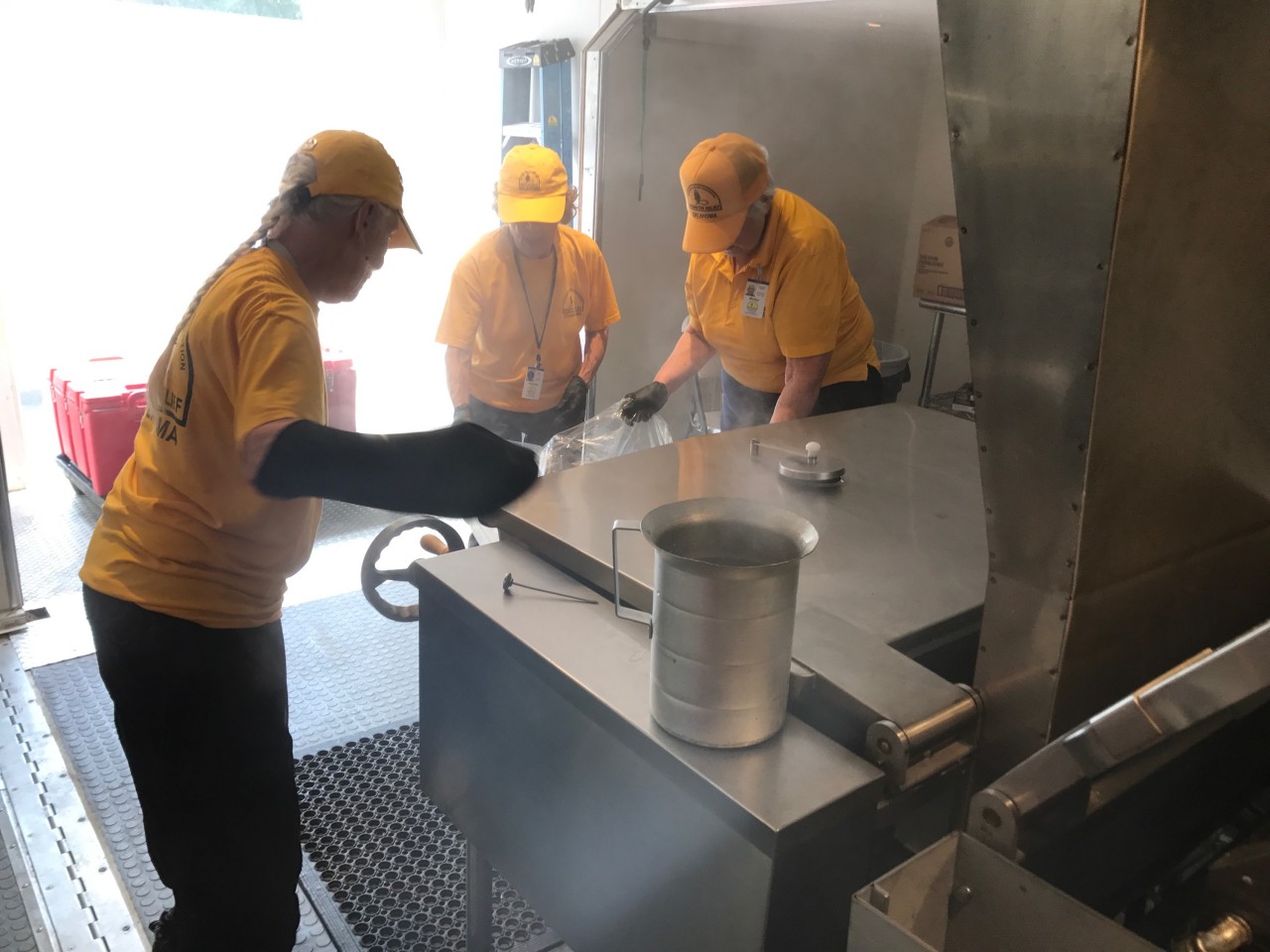 Oklahoma Baptists provide 10,000 meals in first days of preparing meals in Houston