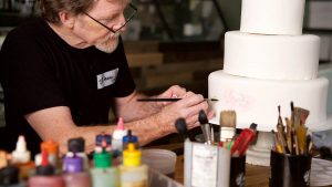 Truce ends 6 year religious liberty battle for Colorado cake baker - Baptist Messenger of Oklahoma
