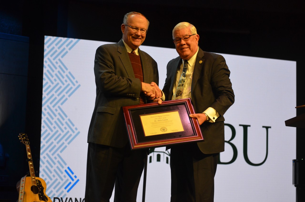 OBU presents J.M. Carrol Award to Alton Fannin at Oklahoma Baptists’ annual meeting