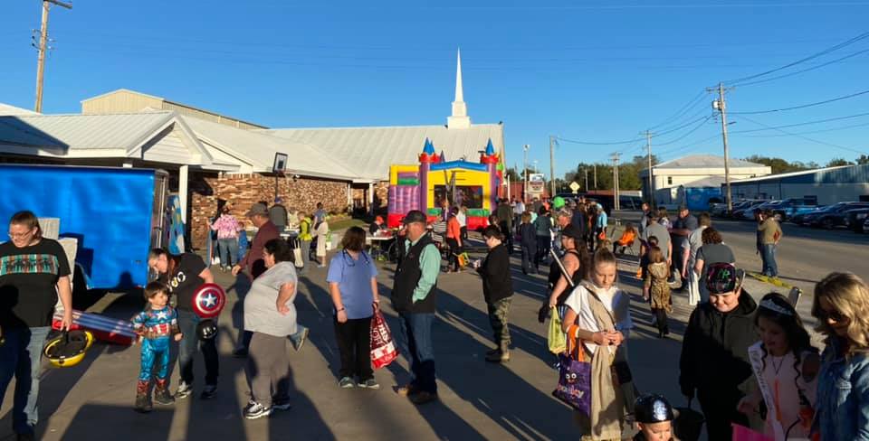 Use Halloween to engage others, pastors say in Lifeway study