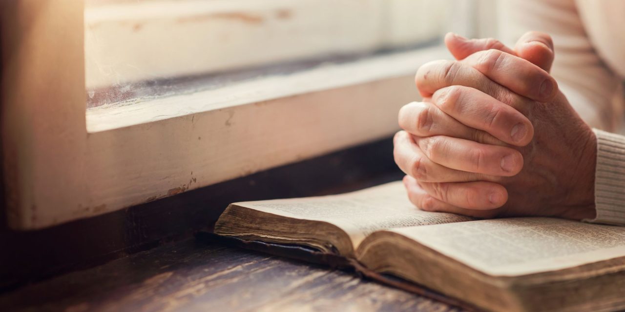 Pastors Encourage Personal Bible Reading Among Churchgoers