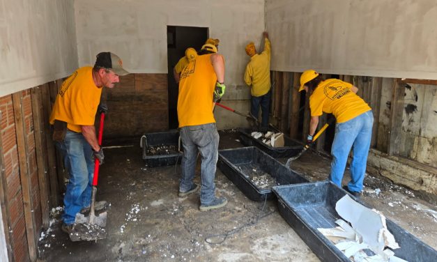 Oklahoma Baptist DR Shares Gospel with Homeowners in Texas During Flooding Response