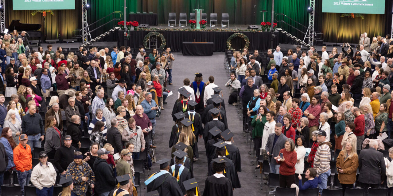 OBU Celebrates Winter Commencement; Loughridge Delivers Address